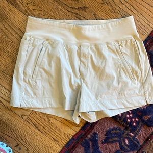 Athleta Womens Trekkie North Short - Size 12